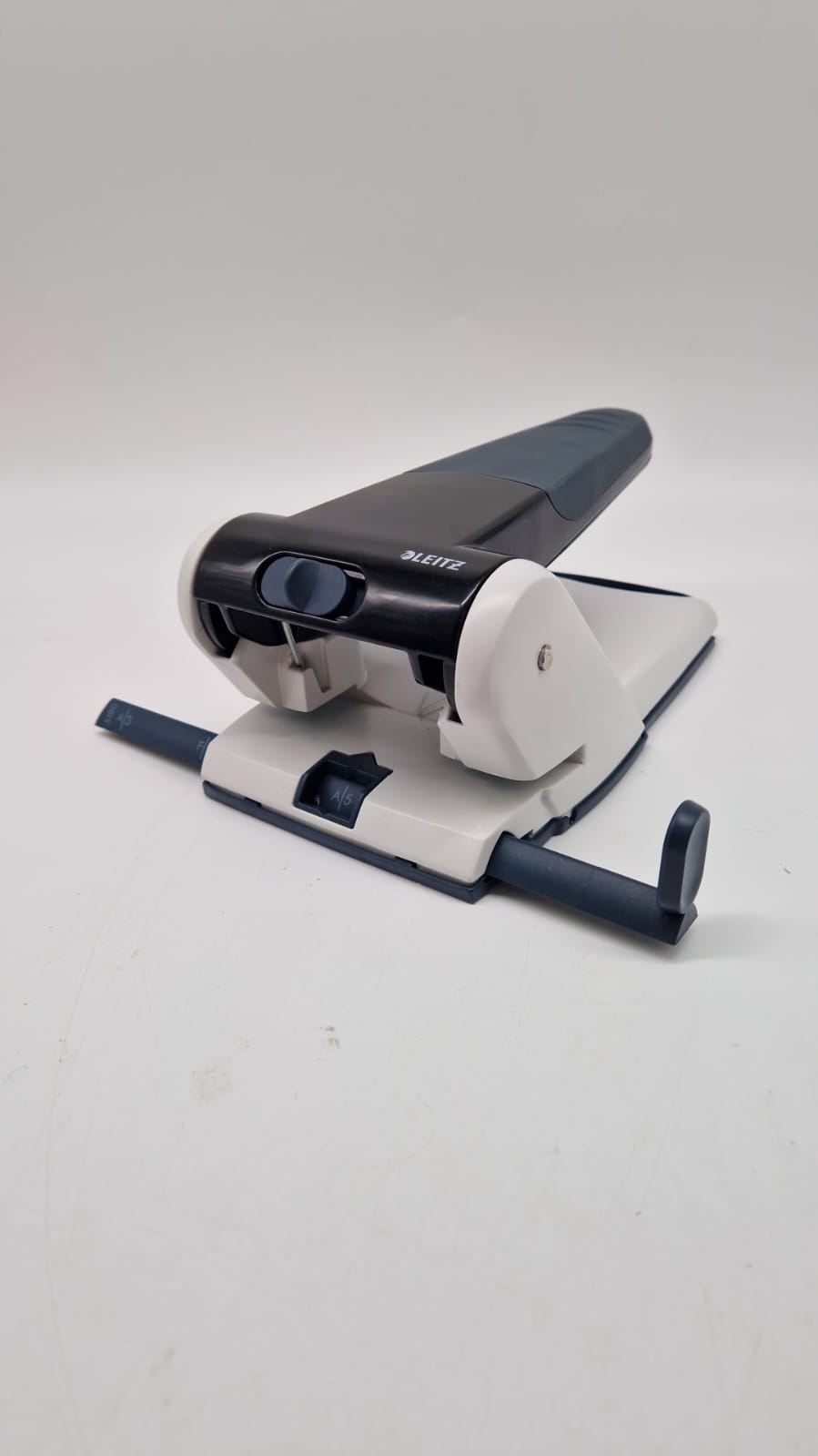 🗂️ Leitz 51800095 Extrastarker Registraturlocher – 65 Blatt, Alu-Druckguss - B-Ware
