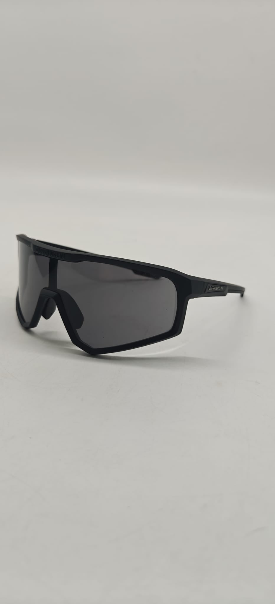 🕶️ Hurricane Black – Sport-Sonnenbrille – Schwarz