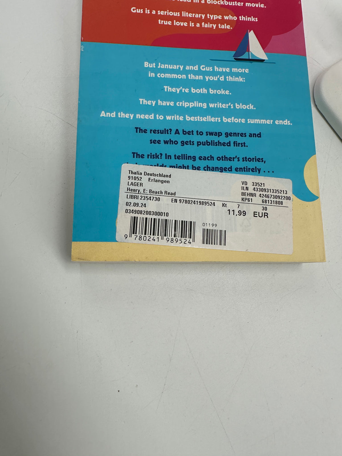 📖 Beach Read – Emily Henry (Penguin)