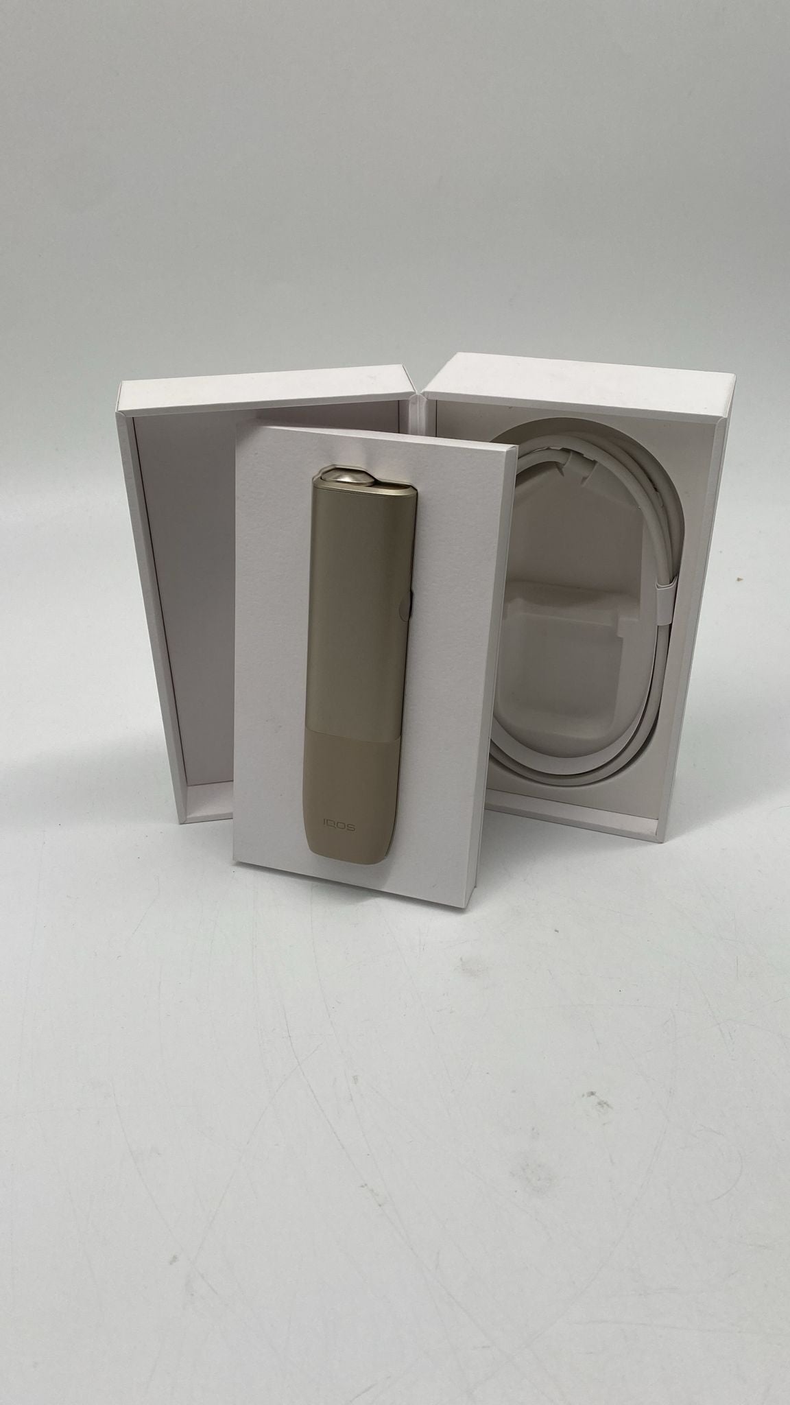 🚬 IQOS Iluma One Kit – Pebble Beige, inkl. USB-Kabel & Netzteil, B-Ware