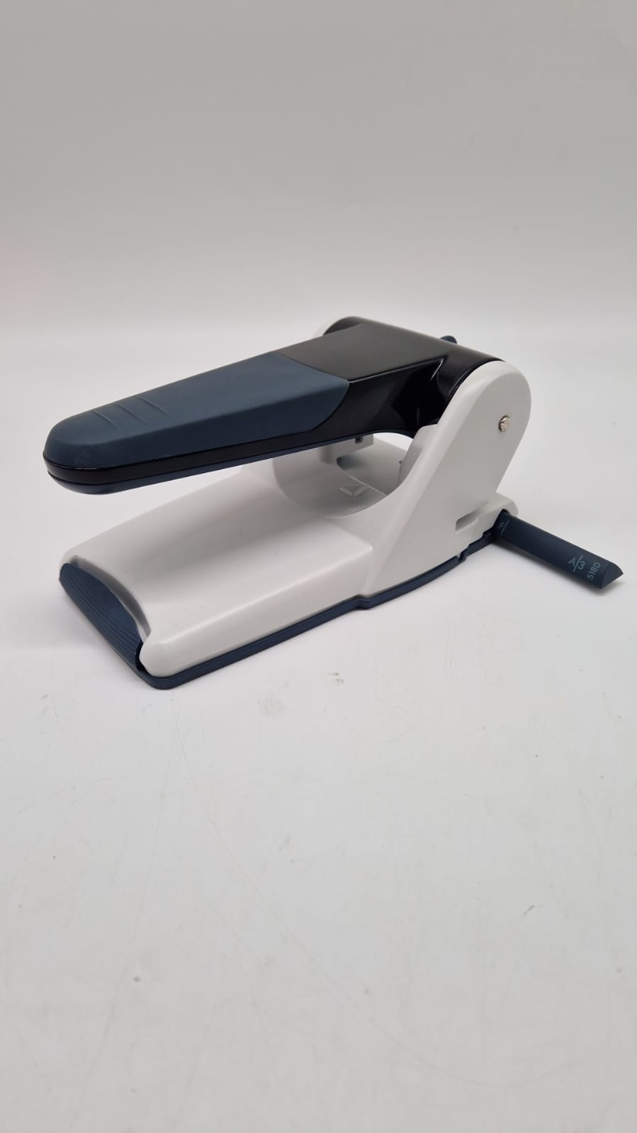 🗂️ Leitz 51800095 Extrastarker Registraturlocher – 65 Blatt, Alu-Druckguss - B-Ware
